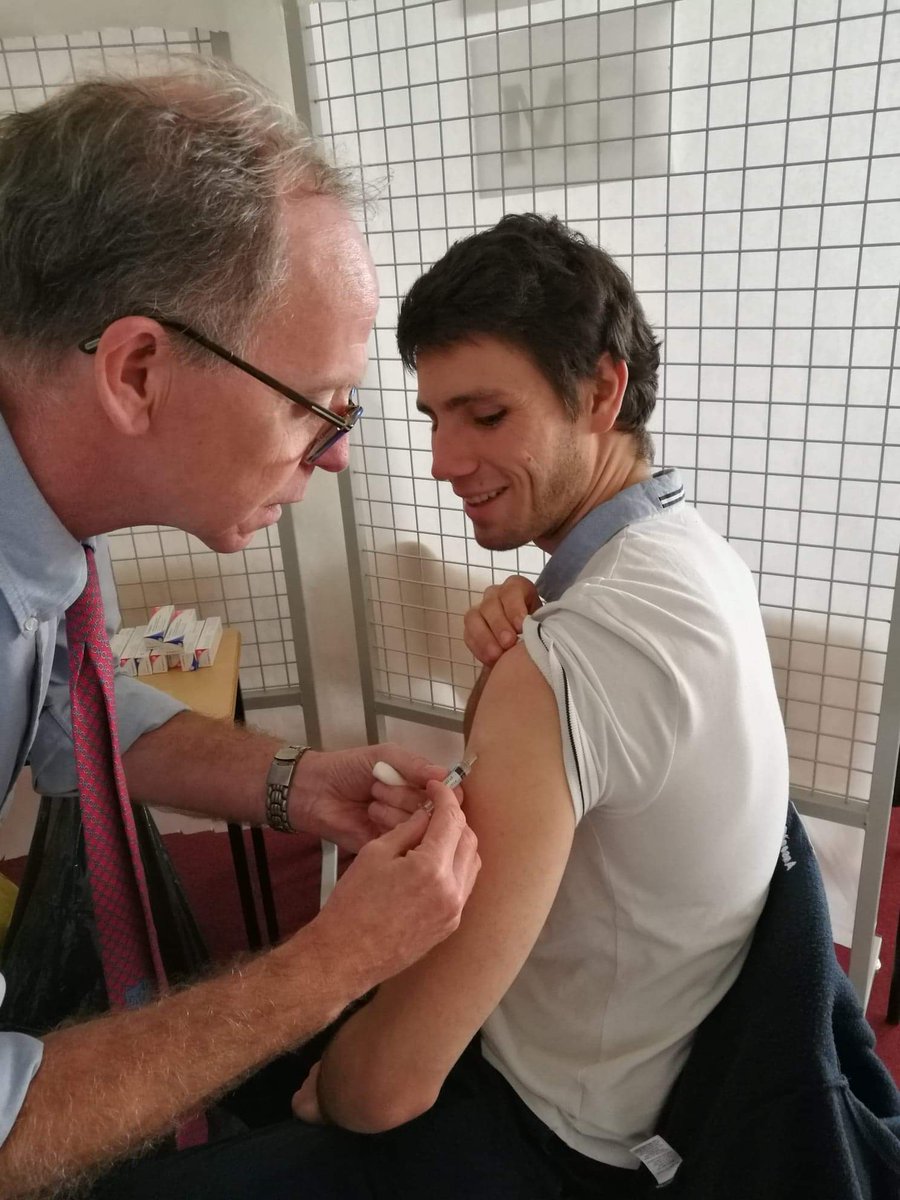 Anatole_LG's tweet photo. #WER18 #HiverSansGrippe
L'@ANEMF organise avec l'@UnivPoitiers et le @CREMPoitiers un stand de vaccination contre la #grippe.
La #prévention est une priorité. Les soignants doivent en être des acteurs au quotidien ! @MinSoliSante
Pour moi, C'est fait! https://t.co/zoMweUUC3A