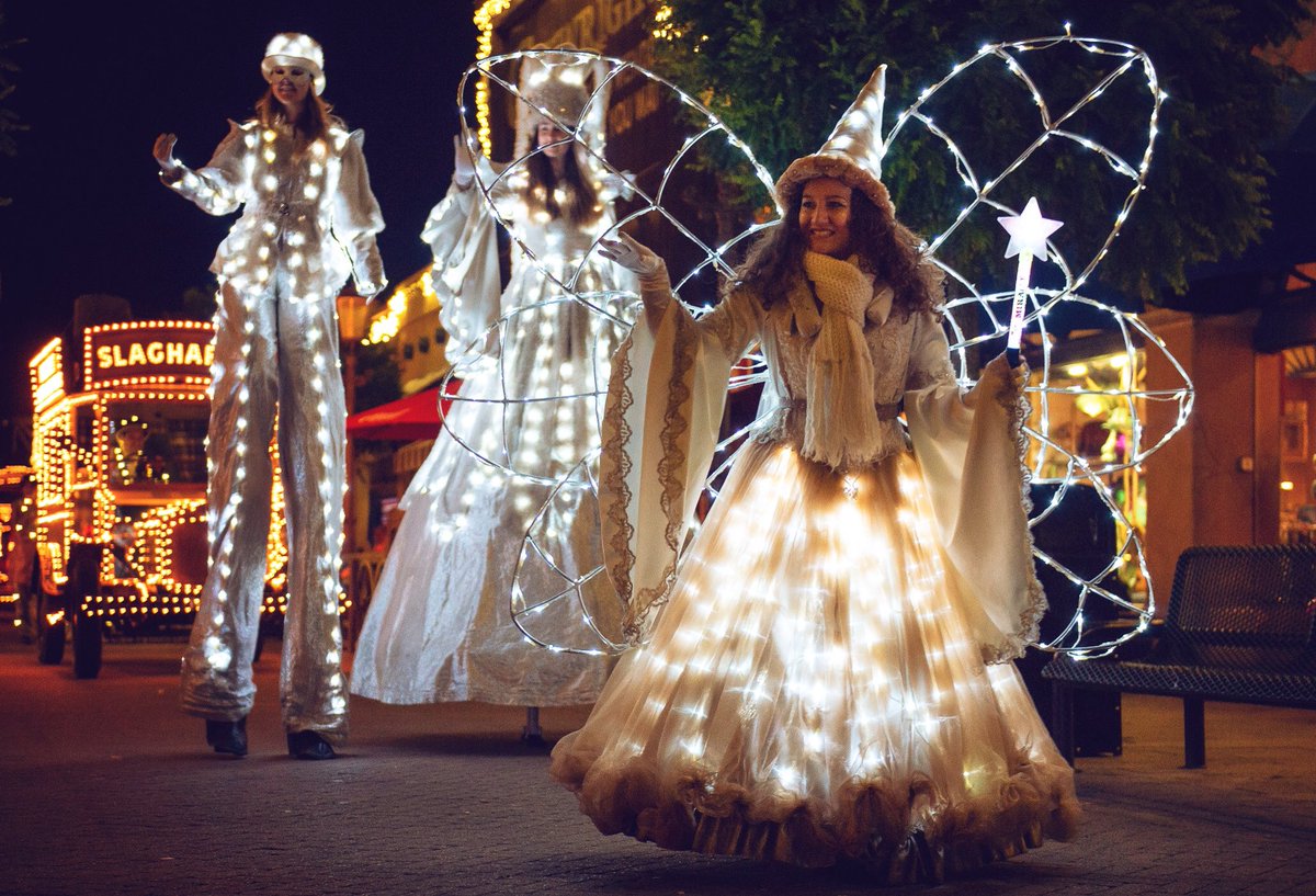 Anibaentertain's tweet photo. Nu de dagen korter worden tovert de stralende Miracle of Lights dagelijks licht en gezelligheid in attractie- en vakantiepark Slagharen. https://t.co/iHphQewhxz