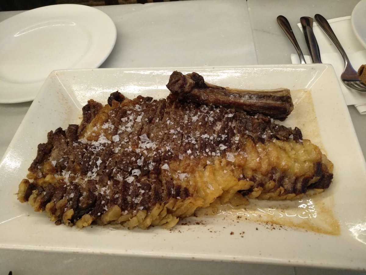 ivangomezrod's tweet image. Disfrutando de un puente maravilloso en Barcelona...he comido un chuletón impresionante con un vino de montsant espectacular #barcelonamola