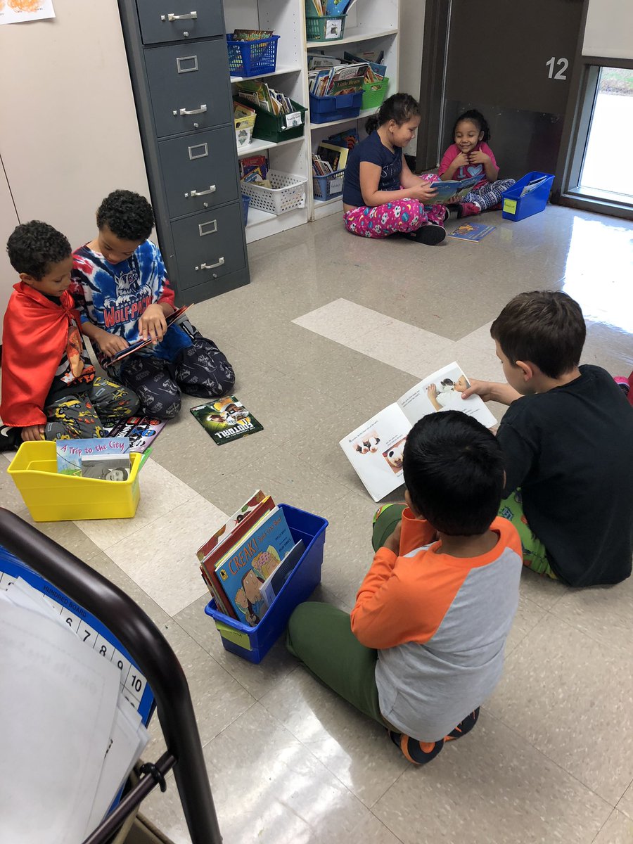 TheBarbashShow's tweet photo. Spent time with our kindergarten book buddies today! We love reading with friends! @mpspride @MPS_Martin #martinmustangsread https://t.co/9TOH2GZLVL