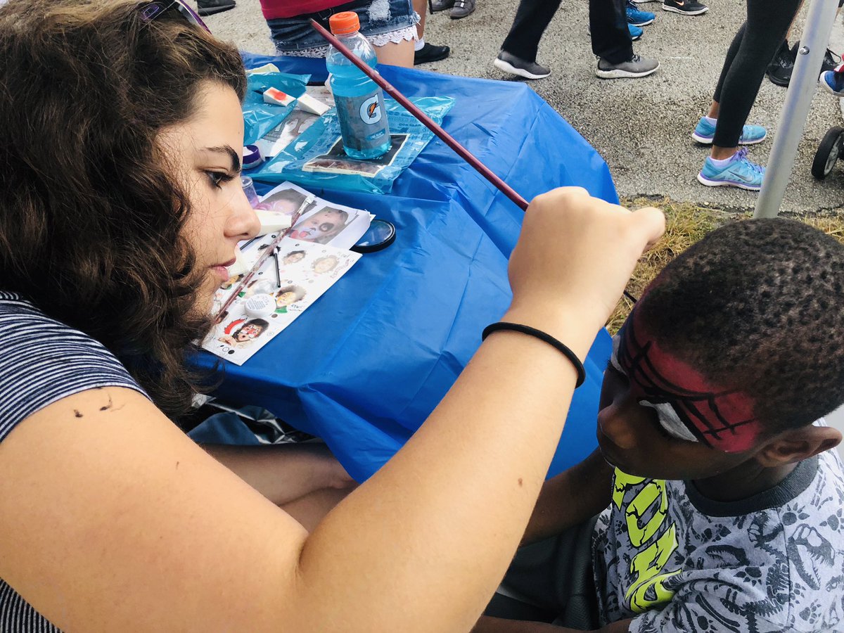 NBFineArts's tweet photo. NB Sr. Thespians face painting at ‘Steps For SOS’ Children’s Village 5K Run/Walk. @NBPSEagles @NBPrepFAB #stepsforsos #reptheprep #NAEBEAmbitious https://t.co/PZVA0dNkQ2