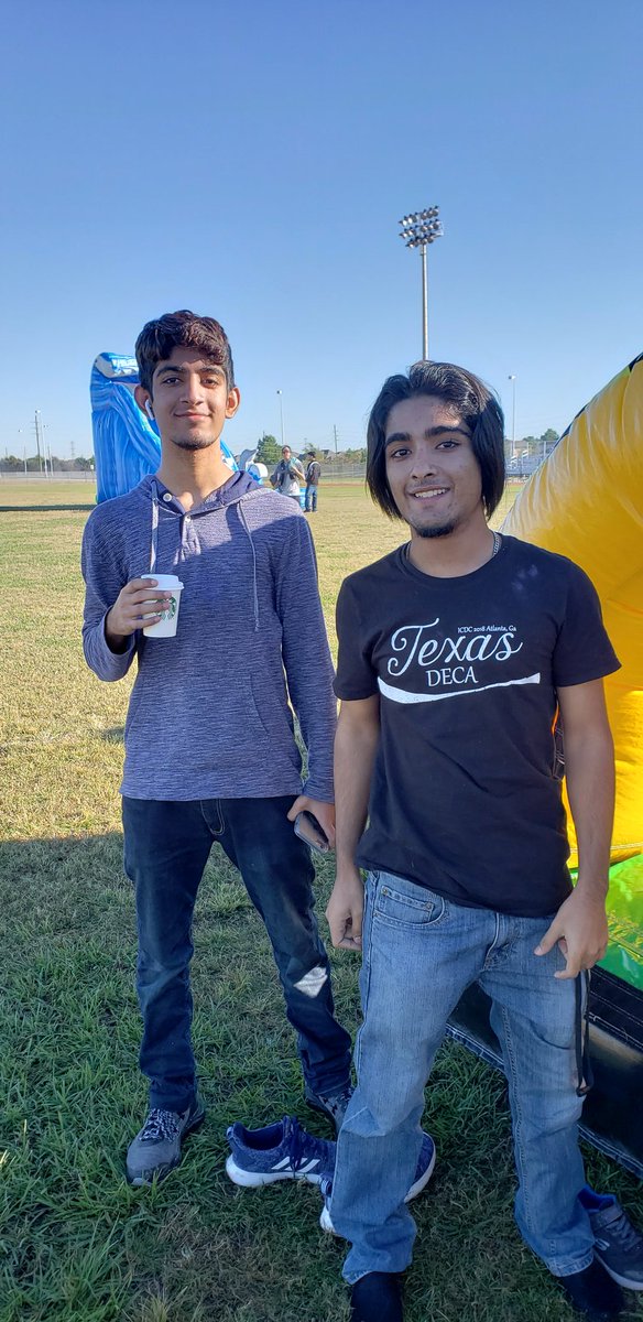 KO_HOSA's tweet image. I don't who is having more fun! The Krimmel kids or the HOSA volunteers?  Lol! #KleinISD #kleinoak