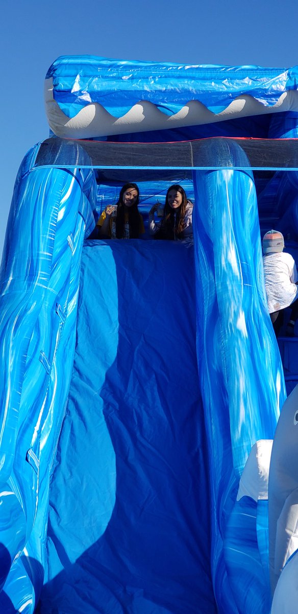 KO_HOSA's tweet image. I don't who is having more fun! The Krimmel kids or the HOSA volunteers?  Lol! #KleinISD #kleinoak