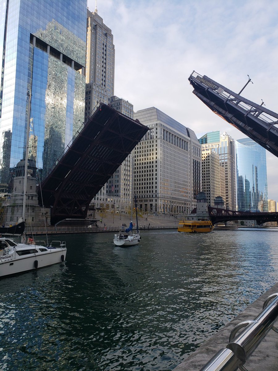 eRomanMe's tweet photo. Cool. Chicago Bridges opening for the day. #apsymposium https://t.co/9HaET2mHc0