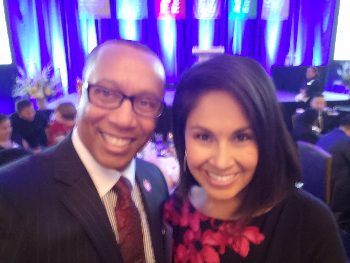 Robt_Simpson's tweet image. Stacey Baca, my favorite anchor on ABC 7 News, was back for year 2 to emcee the 50th Anniversary for Chicago United during Annual Bridge Awards. #Aon #ABCNews7 #ChicagoUnited #IWalkWithGloria