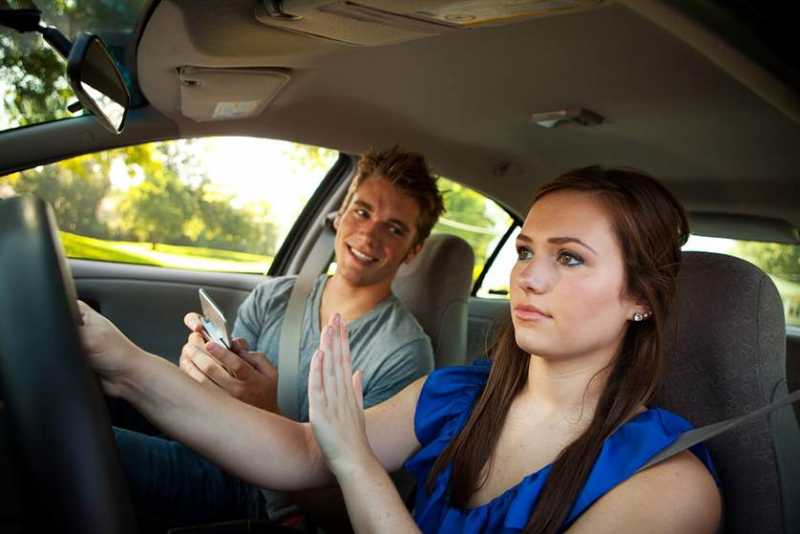 Фотосессия с несколькими мужчинами. Двум парням повезло. Повезло с мужем. Двум парням повезло. Два парня и девушка друзья.