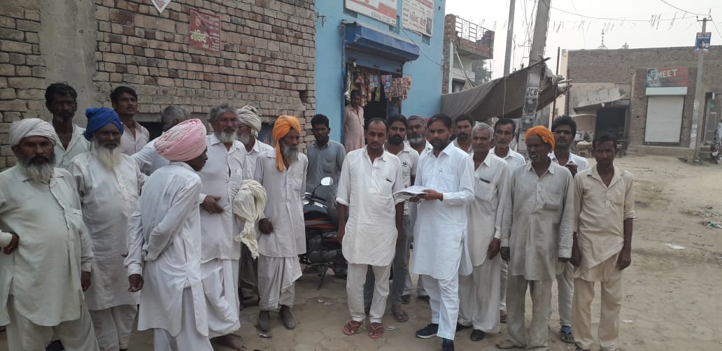 ShabnamGodara's tweet photo. कांग्रेस के बूथ जिताओ भ्रष्टाचार मिटाओ कार्यक्रम के तहत संगरिया विधानसभा क्षेत्र के विभिन्न गांवों में बूथ सारथियों से मुलाक़ात कर आगामी विधानसभा चुनाव में प्रत्येक बूथ पर कांग्रेस को मजबूत करने की रणनीति पर विचार विमर्श किया गया।
@INCIndia @INCRajasthan https://t.co/MiMpP4iZlL