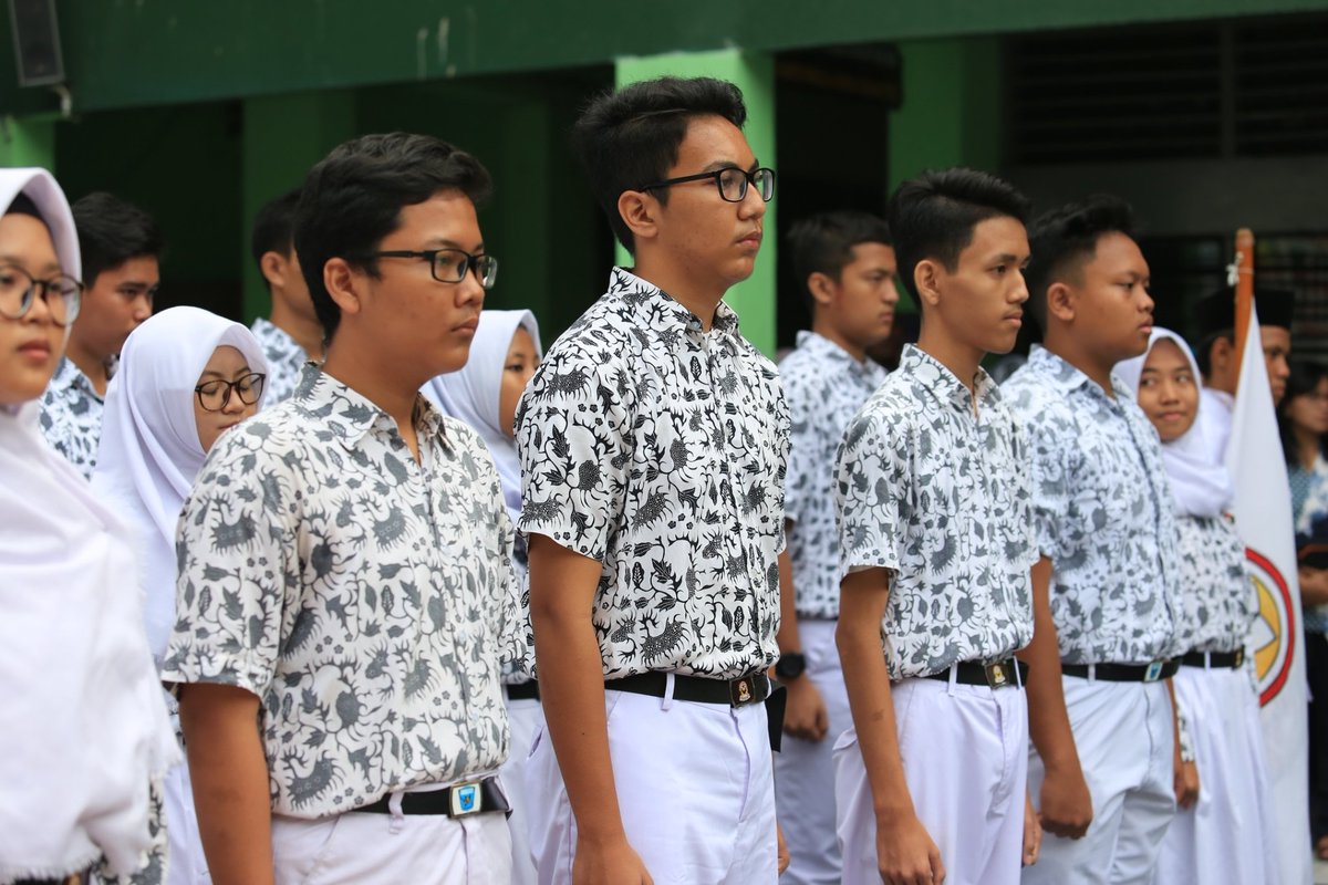 Samrel37's tweet photo. Alhamdulillah sudah satu tahun kami mengabdi dan waktunya kami undur diri. Kami OSIS&amp;MPK TP2017/2018 mengucapkan terima kasih yang sebesar-besarnya atas dukungan dan doa yg diberikan 😊🙏. Semoga bisa amanah untuk OSIS&amp;MPK TP 2018/2019 😊😊 https://t.co/aDjDMfxVKx