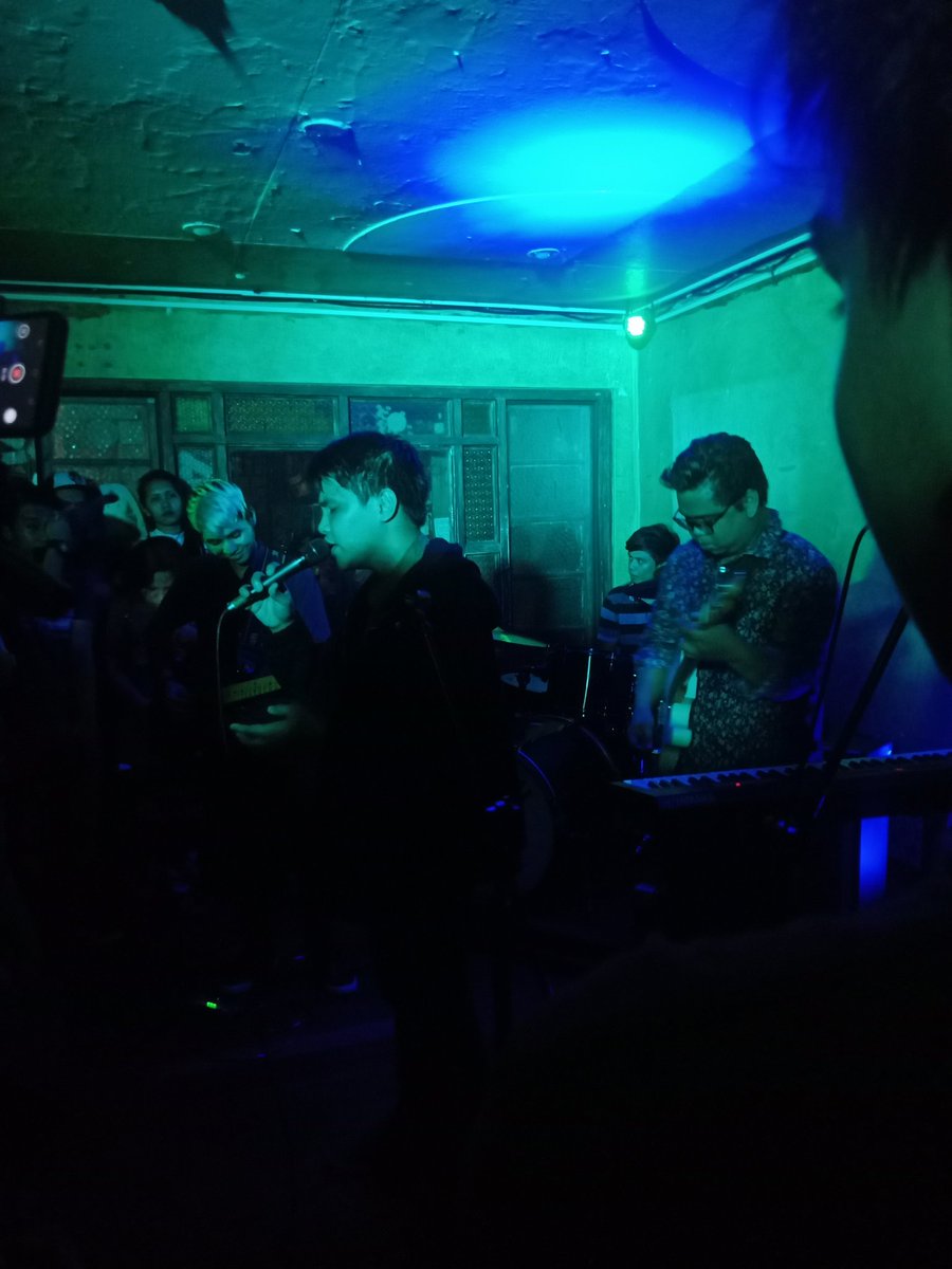 rsybingco's tweet photo. Salamat @TheYellowRoomPH sa pag-invite sa @sandiwaph -- ang ganda ng mga songs nila! 💗💗💗  hope to see them again sooon!! 
GUNITA 🍁 https://t.co/jqTU6a9BjQ