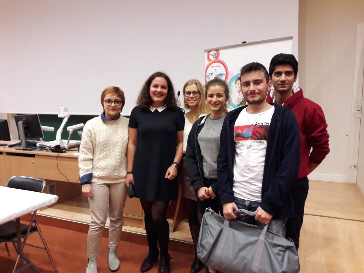 MarieLrt_'s tweet photo. #WER18 @ANEMF | remise des prix de la Project Fair !
Bravo au Tutorat Lyon sud @TutSanteLS (3ème), Toulouse @ACEMT_Toulouse (2ème) et Dijon @CEMD_Dijon (1er) 👍🏻🎉
Des projets #innovants du #réseau 😊 https://t.co/wD0IEVah7q