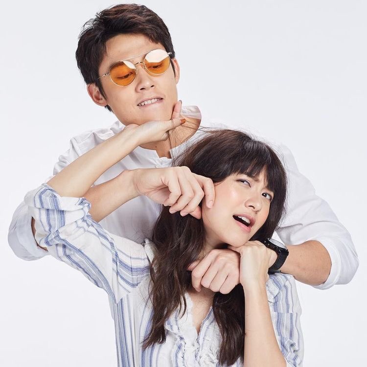 MarkS_Prin's tweet photo. สักวาด่าแล้วไม่ซึมซับ
ด่าจนยับแล้วก็ยังไม่เข้าหู 
สีซอให้ควายฟังมันยังรู้
นี่เข้าหูแล้วเลยผ่านปานสายลม 🙄

บอกไปแล้วรอบที่ร้อยใช่หรือไม่
ว่าไม่เคยคิดอะไรไม่เหมาะสม
ถ้ากล้าจีบก็เข้ามาจะด่าจม
หมดอารมณ์จะคุยต่อขอลาตาย 😒

เธียรวัฒน์ .. สามีผู้โชคร้าย!

#อกเกือบหักแอบรักคุณสามี https://t.co/1uN0TisNT7