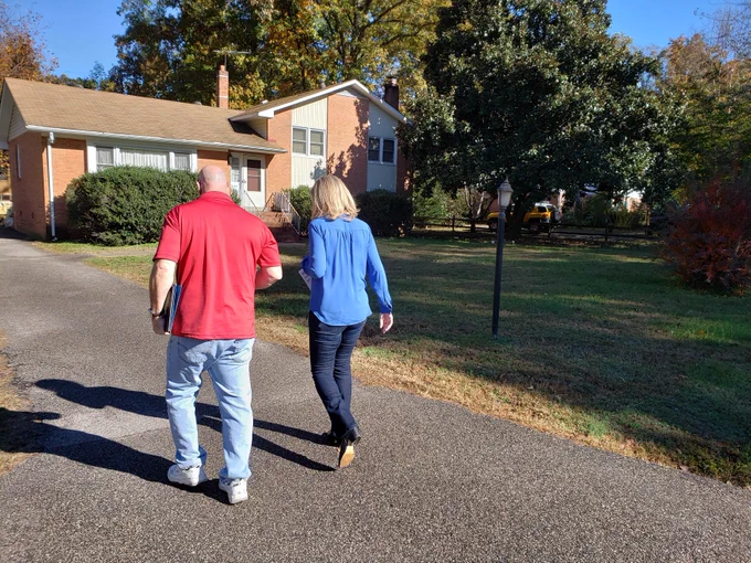 Image from Abigail Spanberger (@SpanbergerForVA)