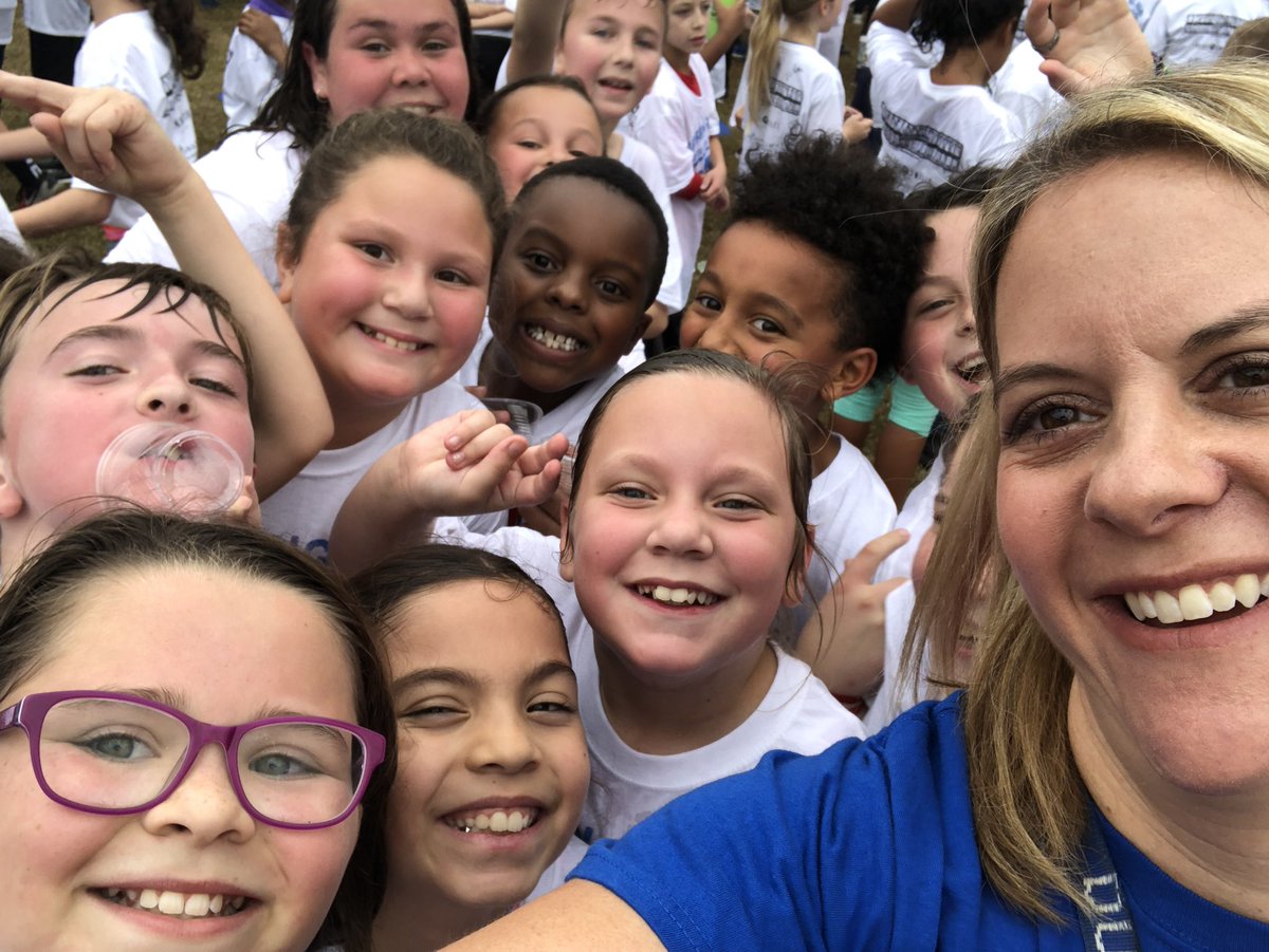 Jennifercluff3's tweet photo. These kids did an amazing job yesterday at the Fun Run!  #springrunfun. #boosterthon.  #ONEccps  #fourthgrade https://t.co/tUyO5iBSZ7