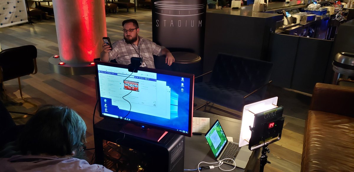 HoracekOFFICIAL's tweet photo. Great &amp; successful night with @theshowdannyp @OneEarthPilot  &amp; @TheMETAonTwitch! Went live from the @LeagueOfLegends viewing party hosted by @FanHomeCo in the @UnitedCenter

Man never used so many tags before in one sentence. Great memories and even better broadcasts! https://t.co/3qeNncrmDD