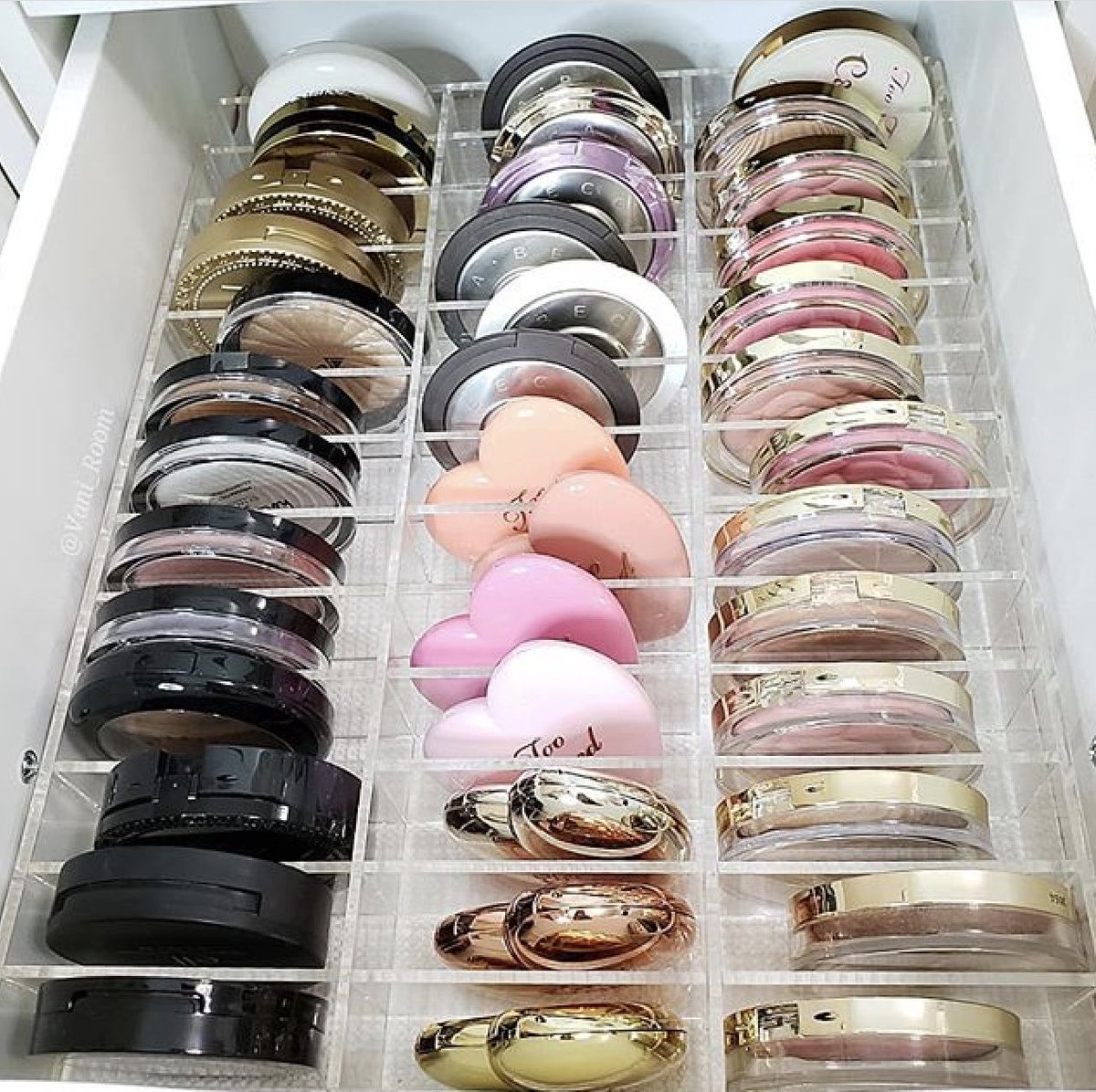 SonnyCosmetics's tweet photo. Our Alex 39 #compactorganizer is now up for Preorder🎉🎉🎉 use code “new” at checkout for 20% off EVERYTHING on our website!!! www.sonnycosmetics.con
.
.
.
Gorgeous pic by @vani_room .
.
#toofaced #toofacedblush #sonnycosmetics #ikeaalex #alexorganizers #milani #milanicosmetics https://t.co/KdqTfJb4MO
