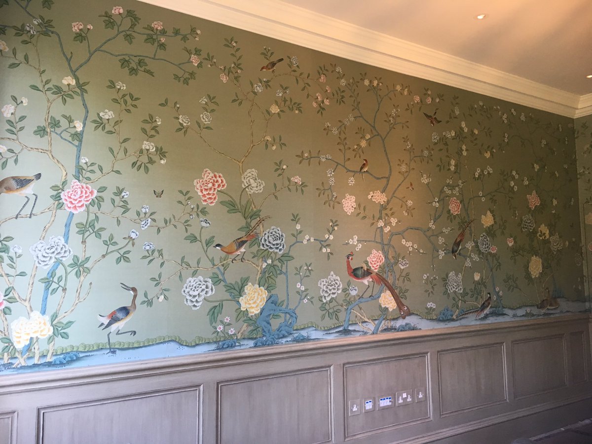 medlinwithpaint's tweet photo. British craftsmanship at its best, coming together to create beautiful interiors. Patina finish to joinery and panelling by the very talented @HVARThenry team, and the @DeGournayLtd wallpaper installed by Team Medlin this week https://t.co/TDdyilHxgr