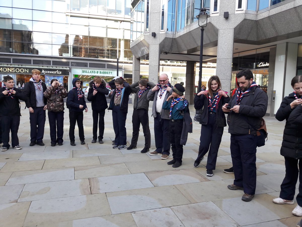 FieRason's tweet image. Lovely to spend a day exploring London with  @Unit24_WSJ24  and being there when they are given their UK Contingent scarves . Plus bumping into lots of scout and guide leaders from the Thanksgiving Service and an old friend from work.  Great day...many steps walked. #UK24WSJ