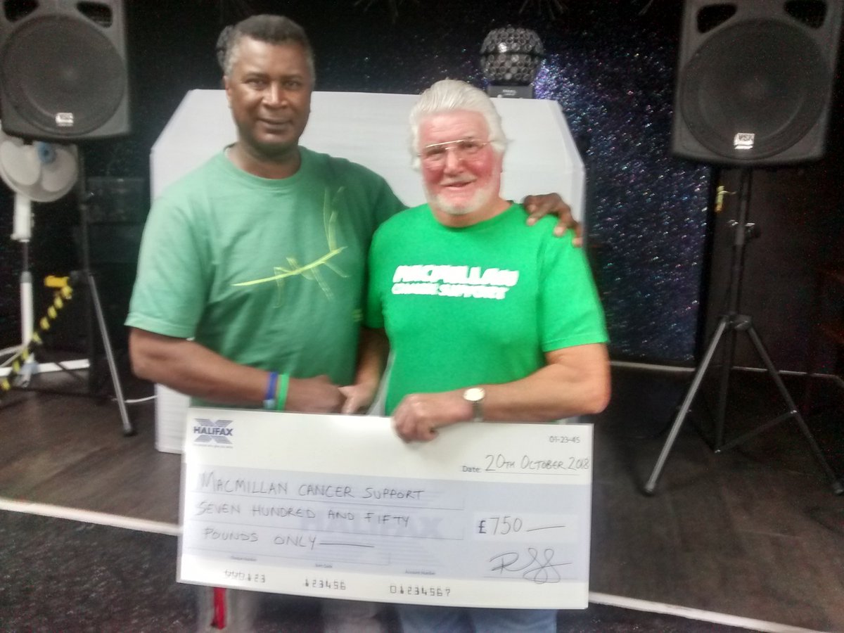 AlexanderGrosv2's tweet photo. Big thanks to #johnsmith #stevemildoon #von #sedgwick #ClassicCandy band 4 all they raised for @MacBBC & @stgileshospice ยฃ750 raised for @macmillancancer & @MacBBC ... #ThankYou pictured here with #damian of @AlexanderGrosv2 #charity https://t.co/3otIGVO1qr