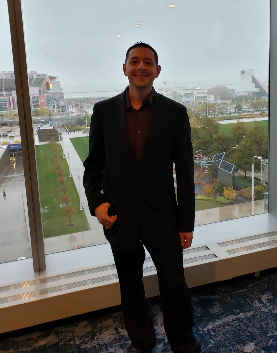 JoshO2007's tweet photo. Ready for my move to #Hawaii to design and evaluate social &amp; educational programs! @aeaweb #Eval2018 #SpeakingTruthToPower #Evaluation #SocialWork #Education https://t.co/pmFYJRmrro