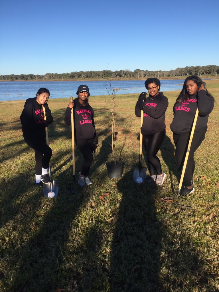 Refined_Ladies's tweet image. Refine Ladies giving back to Lake Somerville Park by planting trees🌱We Had So Much Fun 🌿GO GREEN #LSSPTakingroot #LSSP