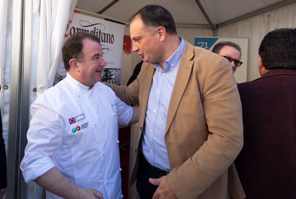 salvaaguilella's tweet image. Hoy con @Berasategui, 8 estrellas Michelin e imagen de Castelló Ruta de Sabor, en la inauguración espectacular Feria @CSRutadeSabor @dipcas que estará hoy y mañana en Plaza las Aulas. Cita ineludible,nuestros mejores productos te esperan #GastronomíaconEstrella #orgulldeCS