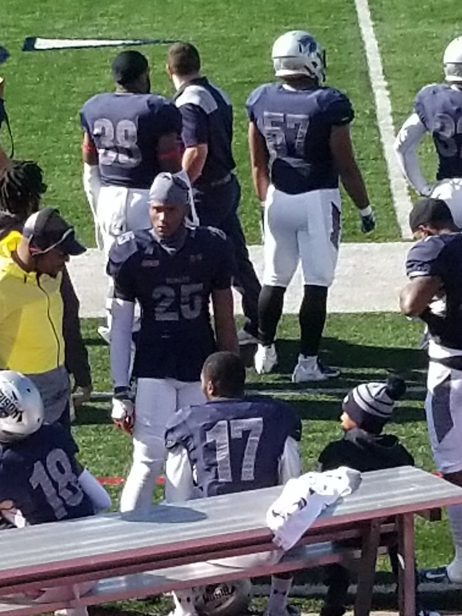 MadisonDonovan's tweet image. #FootballMomChronicles 😊😋💙❤🏈🏈🐻🐼 #issaWIN !!! 31-23 the #Bison beat undefeated #FAMU #ShooktheMEAC #BearandMommaBear my favorite @JustBuggs__ 😍😎