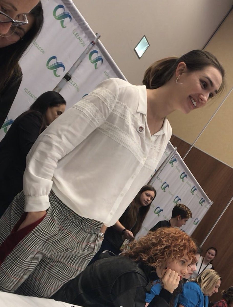 Day 36 without  #WynonnaEarp   Miss Katherine Barrell fed us so well today. ALL HAIL THE QUEEN aka the love of my life. Also, her oUtFiT outsold oh my- #clexaconlondon just added 20 years to my life