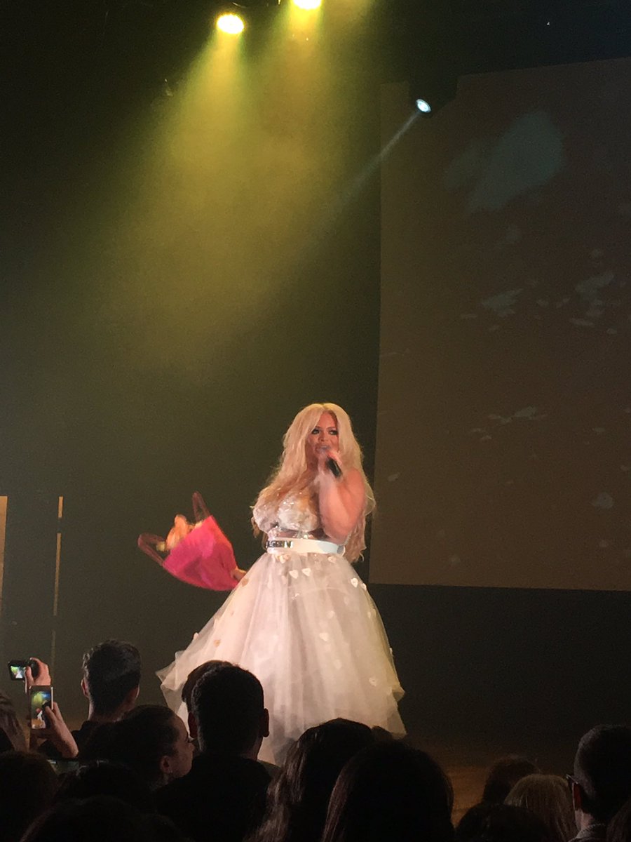 anthsxma's tweet photo. trisha live 💕 @trishapaytas @fullscreenlive #fullscreenlive #TrishaPaytasTour https://t.co/ds2Pm27MSt
