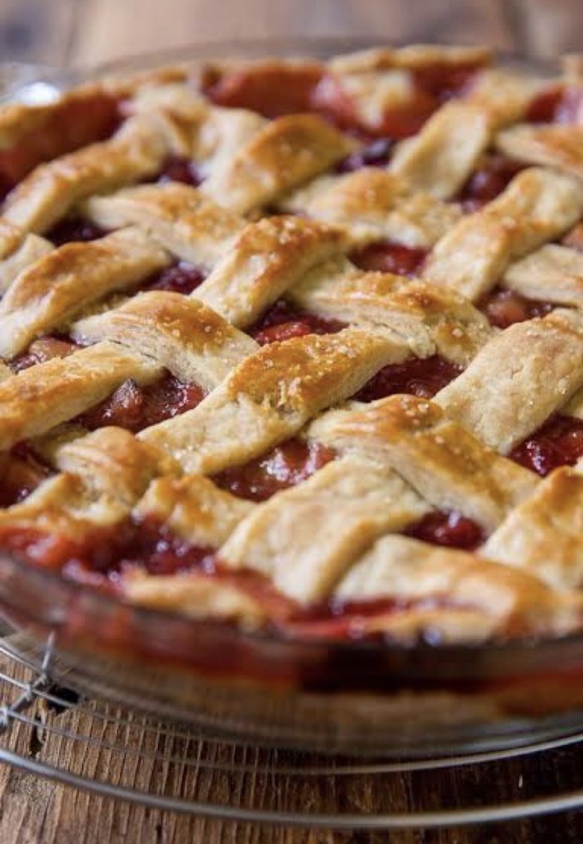 DessertShowcase's tweet photo. With Thanksgiving just around the corner-we’re looking for some new recipes to try! What tasty desserts are you making this year? #SavorySaturday #NEDesserts #NewEnglandsBest https://t.co/OKAc7BJpGG