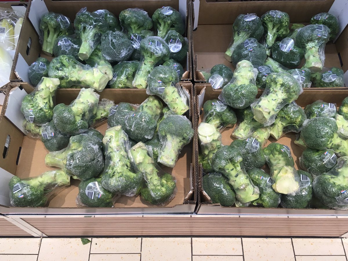 JiergaTanis's tweet photo. @LidlNederland hoe durven jullie dit te verkopen?! #bestesupermarktingroenteenfruit #watetenwevanavond https://t.co/jLtzu1wwz2