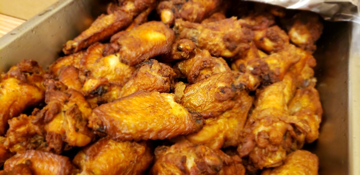websitenite's tweet photo. Look at those wings! Big thank you to @GolfCrestview for donating lunch! Check out their #wing special every weekend! https://t.co/zt4RnUEkS2