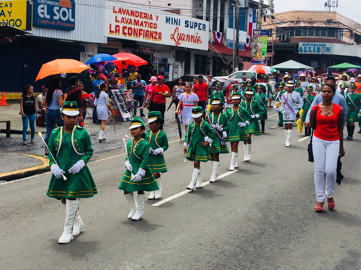 Estudiantes de escuelas públicas y privadas de Panamá Oeste rinden tributo a la Patria en estos 115 años de la separación de Colombia. ⁦<a href="/Paulaflores05/">Paula Flores</a>⁩ ⁦<a href="/tvnnoticias/">TVN Noticias</a>⁩ ⁦<a href="/TReporta/">Telemetro Reporta</a>⁩