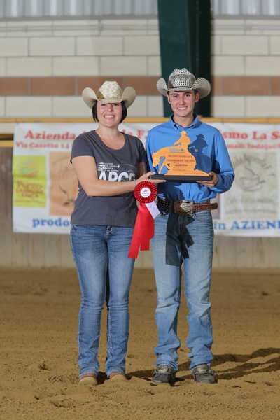 apcrReining's tweet photo. #Champion #IntNonPro #TrophyIntNonPro #1go #NrhaIntNonPro #NRHA #AutumnRein #APCR 2018 CAPELLO MATTEO sul suo RS MOON FEO JAC con score 71,5 https://t.co/LwzkRoUQYy