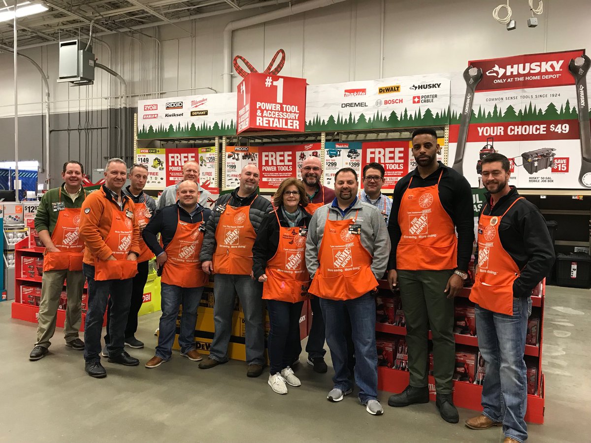 Great Holiday 🎄and 🛠🔦Gift Center execution #1755🔨⁦<a href="/RussellKMann/">Russell Mann</a>⁩ ⁦<a href="/KMTovey/">Keith Tovey</a>⁩ ⁦<a href="/KaleSelfTHD/">Kale Self</a>⁩ #MetWeekendWarriors