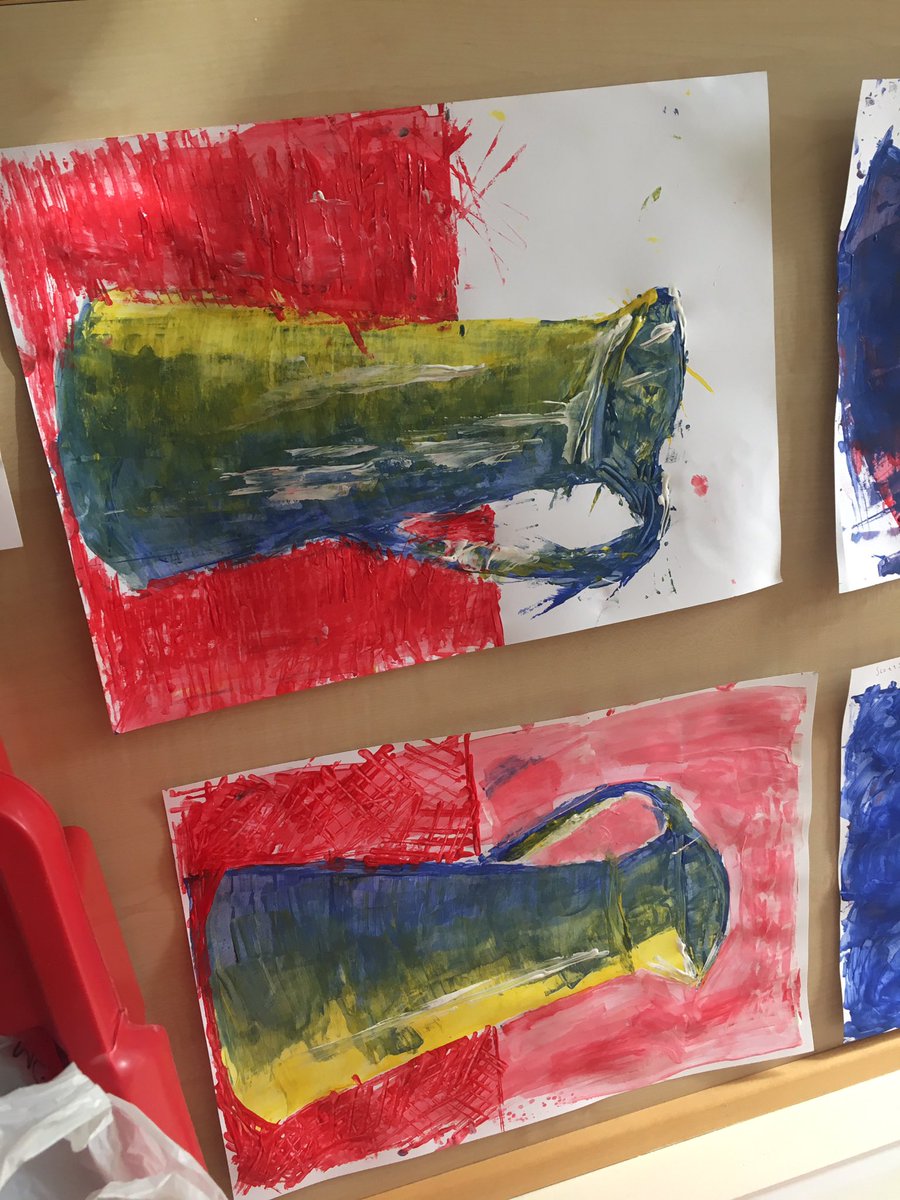 HHS_ExpArts's tweet photo. No paint brushes stopped us! #experimenting #techiques #makingdo https://t.co/8SQ9FtJ1Li