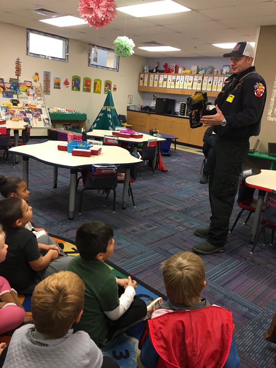 wirebr's tweet image. Career Day in first grade yesterday!! They got to listen and ask questions to a college instructor, firefighter, respiratory therapist, EMT, police officer, nurse, and hospital maintenance supervisor. It’s awesome to bring our community into our classrooms. #chanutestars