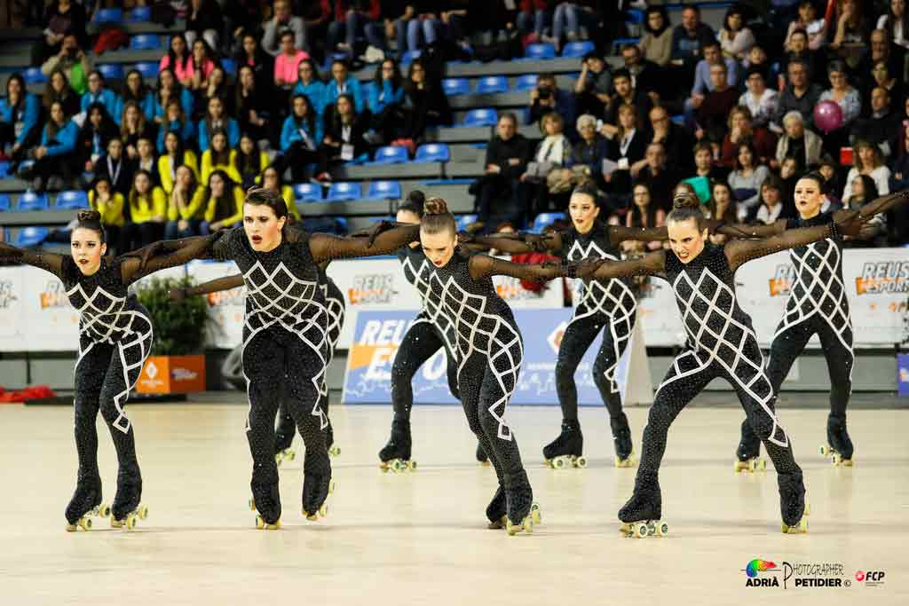 ACTUACIÓ 15
CP BESCANO XOU JUVENIL de l’equip #grocCatalunyaStars #CatalunyaStars <a href="/esportsenxarxa/">Esports en Xarxa</a> <a href="/laxarxa/">La Xarxa</a> @ROLL_LINE <a href="/FCPatinatge/">FCPatinatge</a> <a href="/FIATCseguros/">FIATC Seguros</a> <a href="/petidierphoto/">Adria Perez Petidier</a> <a href="/di_versiones/">orquestradiversiones</a>
