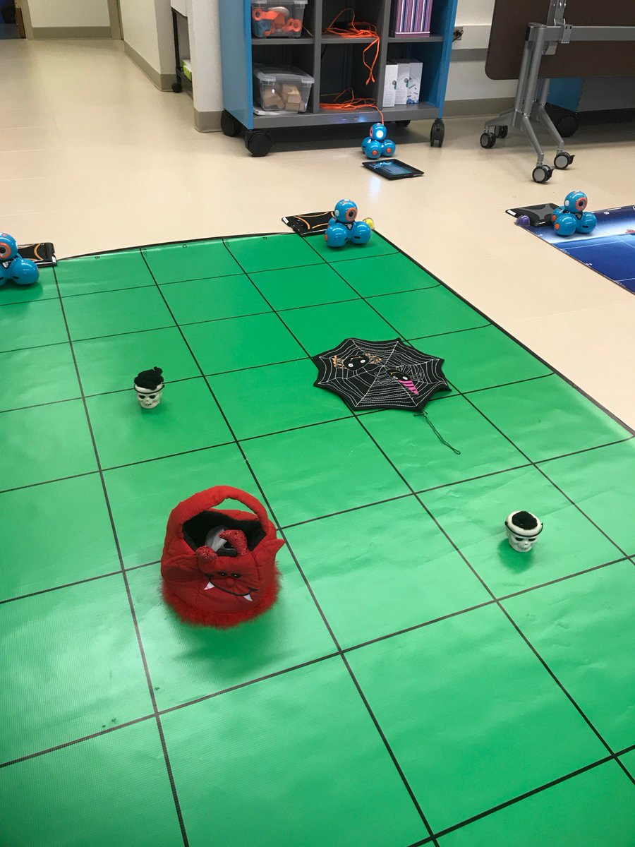 kentplaceschool's tweet image. Who says only trick-or-treaters get all the candy? These fifth-grade students "coded for candy" in technology class! The candy was hidden under Halloween objects! #kpsstem #coding #girlswhocode