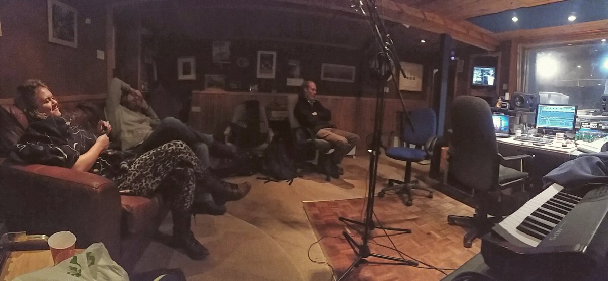 Session 2 with <a href="/LeggMare/">Three Legg'd Mare</a> <a href="/fflachcyf/">fflachcyf</a> studio. Sounding fab!