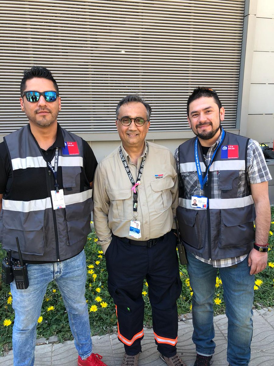 SeremiSaludRM's tweet photo. Turno COE,  Director Regional de @onemichile y Coordinador de Emergencia y Desastre del Servicio  Sur, en el Simulacro  de incendio en Altura del HEGC https://t.co/sFxPQynmV9