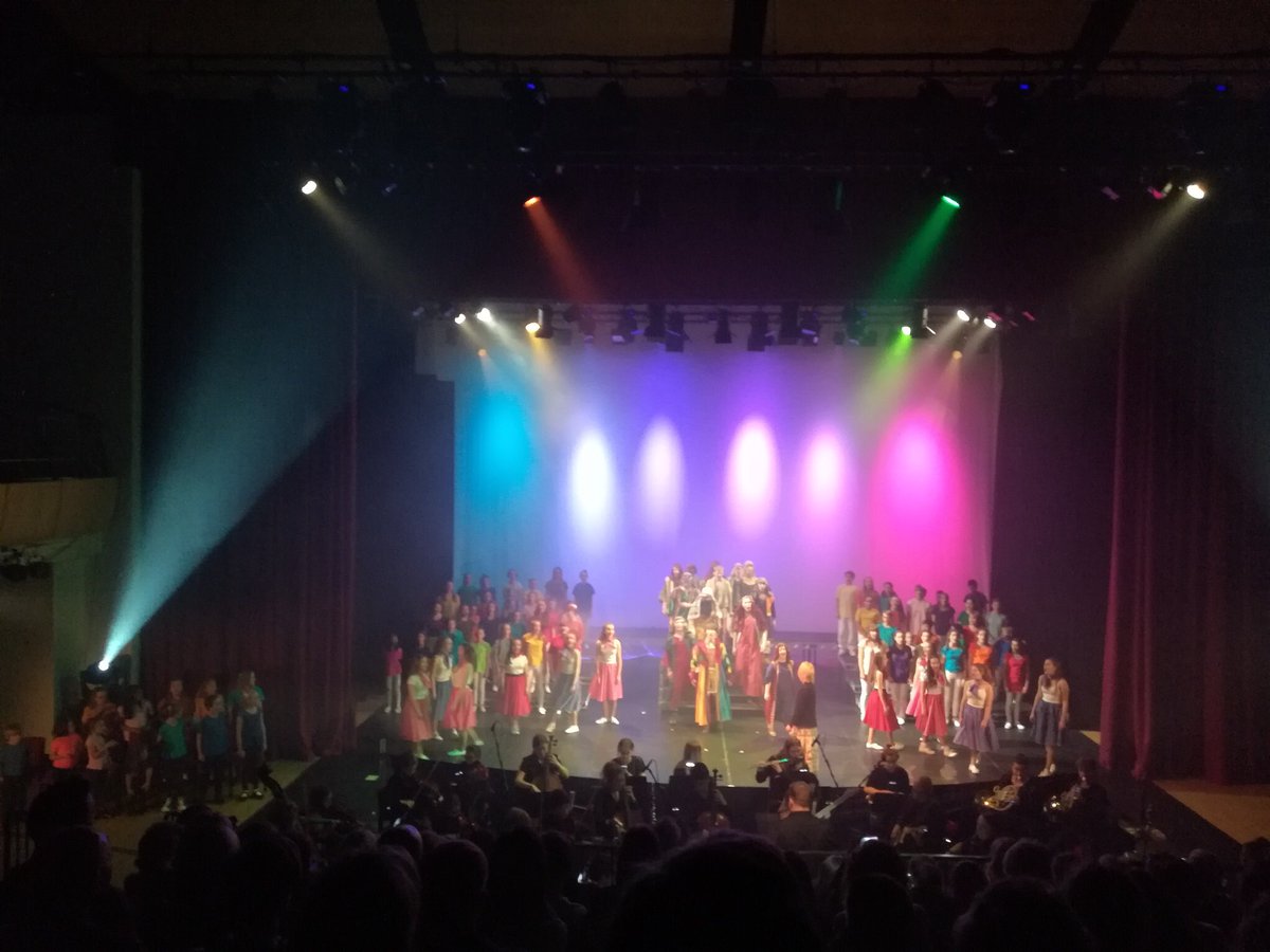 Our magnificent performance hall was made for a show like this.  Thank you the boys and girls of BYMT Musical Theatre for a terrific afternoon of singing and dancing.  The orchestra was great too.  <a href="/LPCPerfArts/">LPCPA</a> <a href="/OfficialBYMT/">BYMT</a> @BYMT_MTandDance <a href="/LPSBMusic/">LPSB Music</a> <a href="/LPSBNews/">Langley Park School forBoys</a>