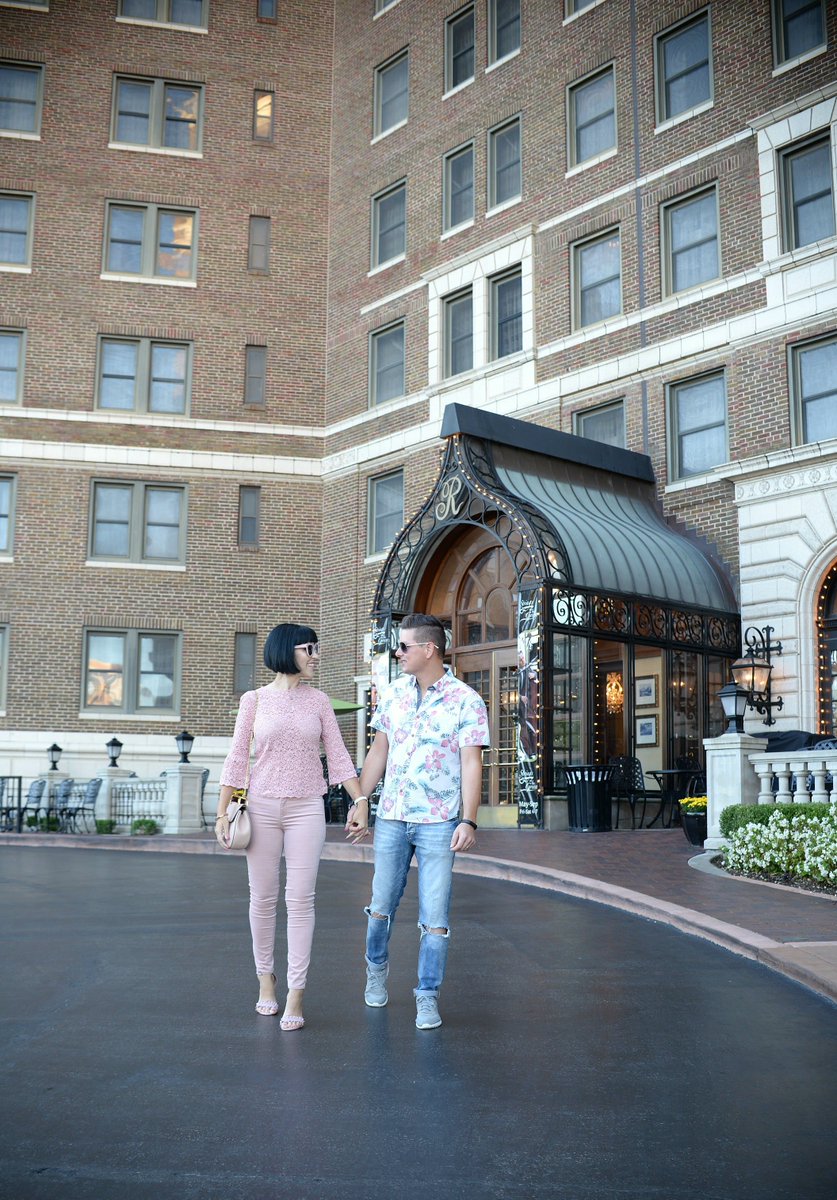 Take a stroll back in time at <a href="/RaphaelHotelKC/">The Raphael Hotel</a> in Kansas City 
canadianfashionista.net/historical-sta…