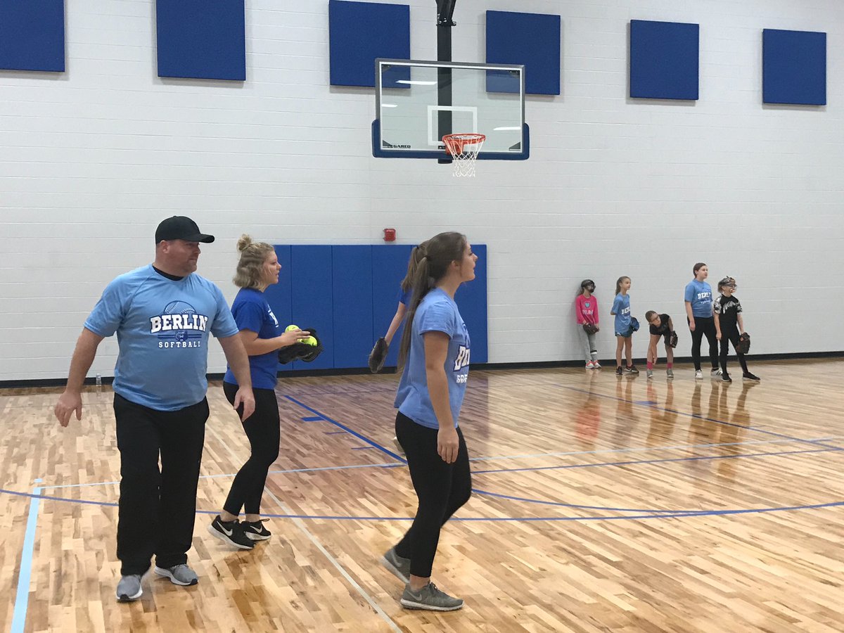 BerlinBearsSB's tweet photo. These Bears π» really showed our OLSD ball players some passion for the game at our Youth Clinic today!π
Amazing job to all of our high school
player/coaches! ππΌππΌπβΎοΈ
π to next Saturday for OFFENSE day
#bearsintraining #Berlinpride #feedtheroot #coachesintraining https://t.co/BL10pMpTBS
