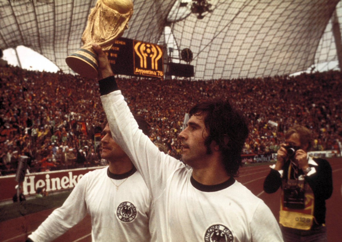 gunerih2's tweet photo. #GerdMüller, Der Bomber [Best Goals:
https://t.co/Nqy8lDligb
Happy Birthday / С Днем Рождения / DmGnKtluOlsn / ЧРД Gerd Müller
Tarihin en büyük golcüsü:
https://t.co/1mj1j9L4vf https://t.co/yww89TqdE8