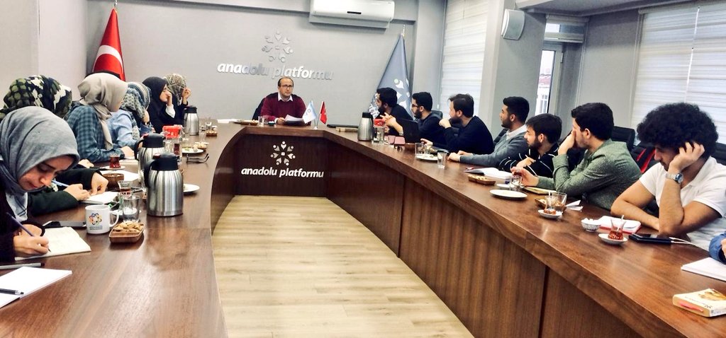 Fatih Bayram ile Otto von Bismarck üzerine konuştuk. Bismarck'ın siyasi düşünceleri, sevdiği yazarlar, ailesi, eşi ve daha pek çok şey...