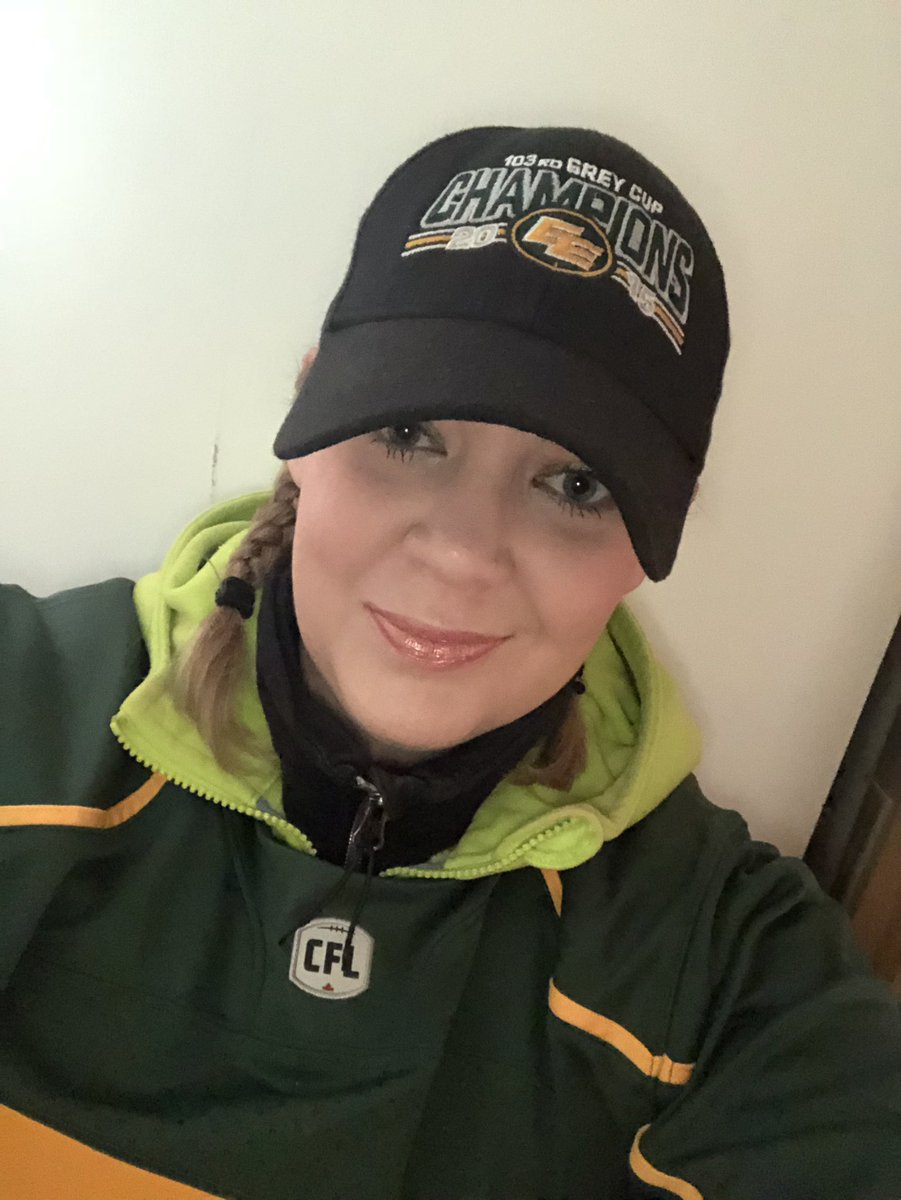 SportPrincess89's tweet image. Last #GameDay selfie of the season. Let’s go, Esks! #AllConnected #GoEsksGo #CFL
