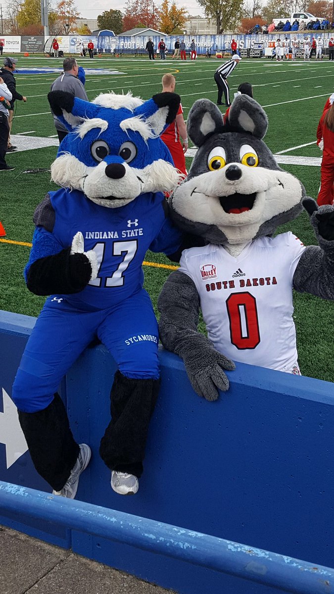 TammySchaffer's tweet photo. #SycamoreSam makes friends EVERYWHERE! #Marchon #isucheer https://t.co/6taPv5Vwfv