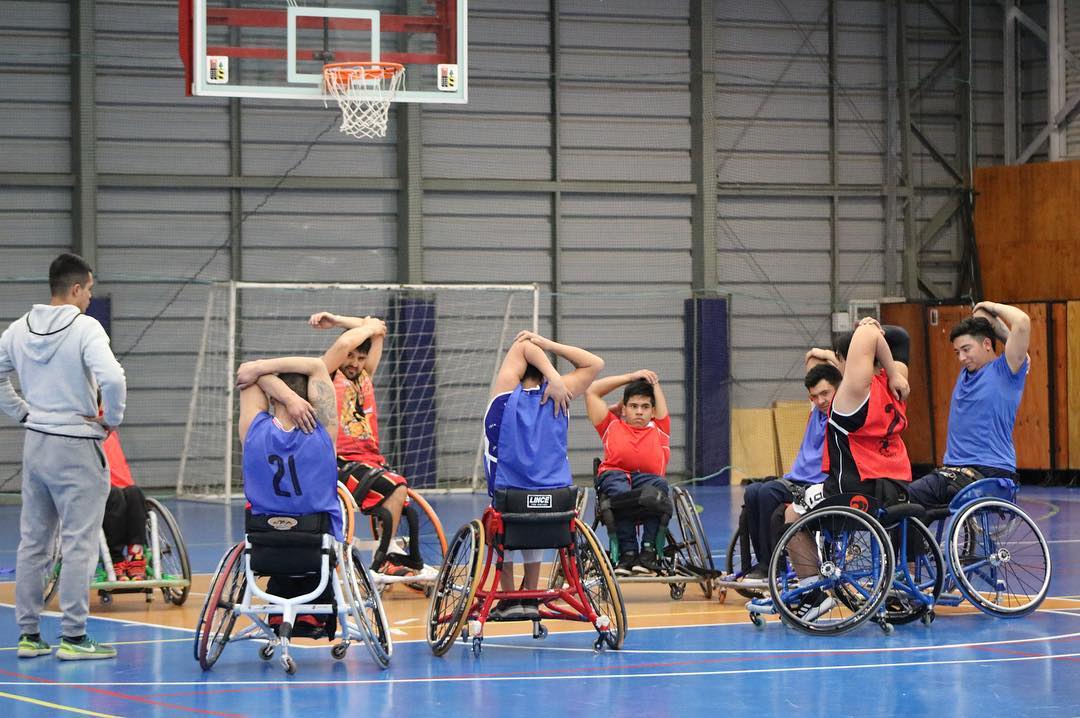 Deportesyachile's tweet photo. ¡Comenzó el fin de semana de concentración de la selección chilena de #BSR!

Acompáñennos desde las 15:30 con el seminario: “Básquetbol en silla de ruedas” a cargo del profesor Luciano Dalla Fontana.
¡Los esperamos!  @SedeUACh @coopgenaustral https://t.co/g4xP4nQwCd