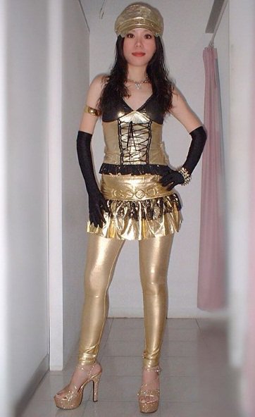 GentlemensZone's tweet image. Guapa! @sophia_noir #Sexi #Morena #GoldBlouse #BlusaDorado #Goldjacket #ChamarraDorado #GoldLeggings #LeggingsDorado #GoldSkirt #FadlaDorado #Cuerpaso #Piernas #Feet #pies #GoldHeels #taconesDorado  #SandaliasDoradas #HighHeels #Tacones 😊😊😍😍😘😘