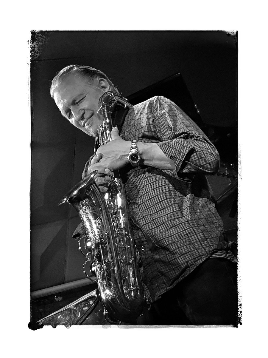 #elmomentofetichista with Jerry Bergonzi in Bruce Barth Quartet in @jamboree_jazz
#fotosconmoviljazzc #mobilephotography #blackandwhitephotography #blackandwhite #Jazz
Photo by JazzC.